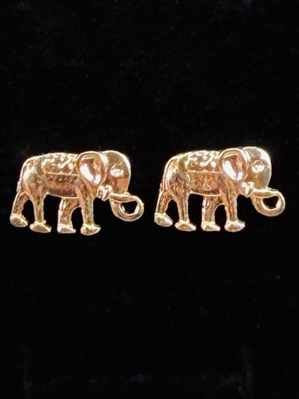 Goldtone lightweight Elephant pierced Earrings